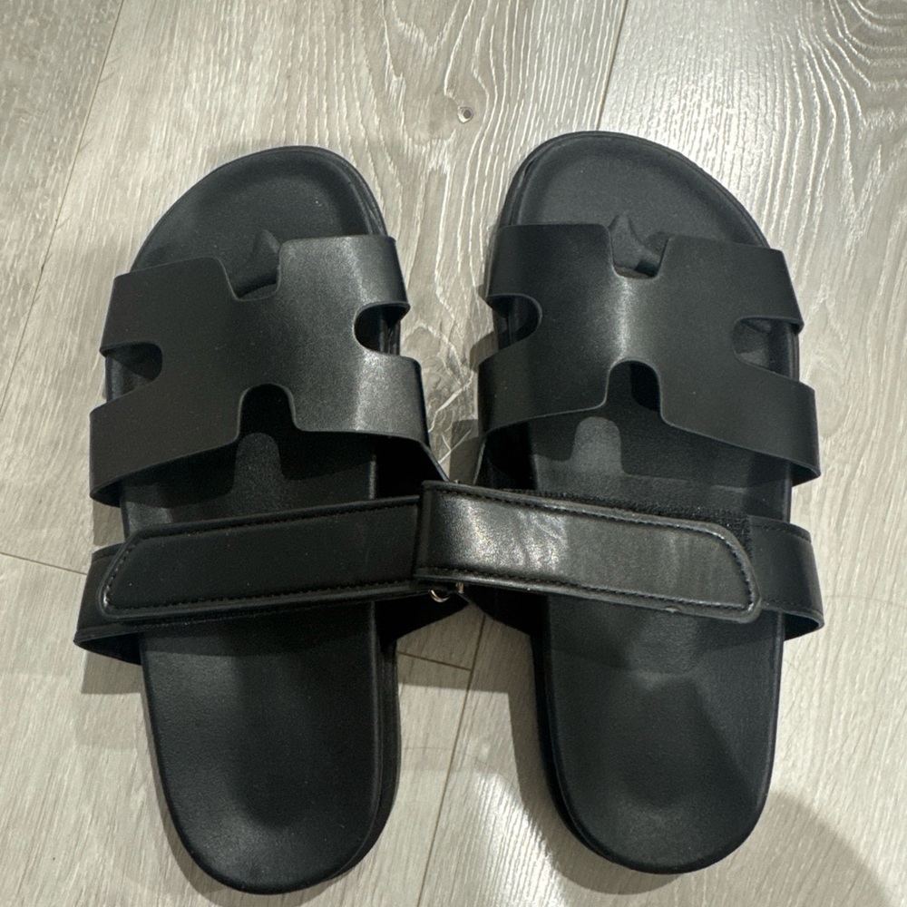Black Sandles
